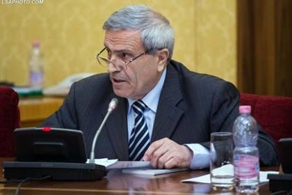 “E di që jeni mërzitur…”, Namik Dokle letër prekëse për nipërit: Nuk i keni takuar mamin e babin prej një muaji namik dokle