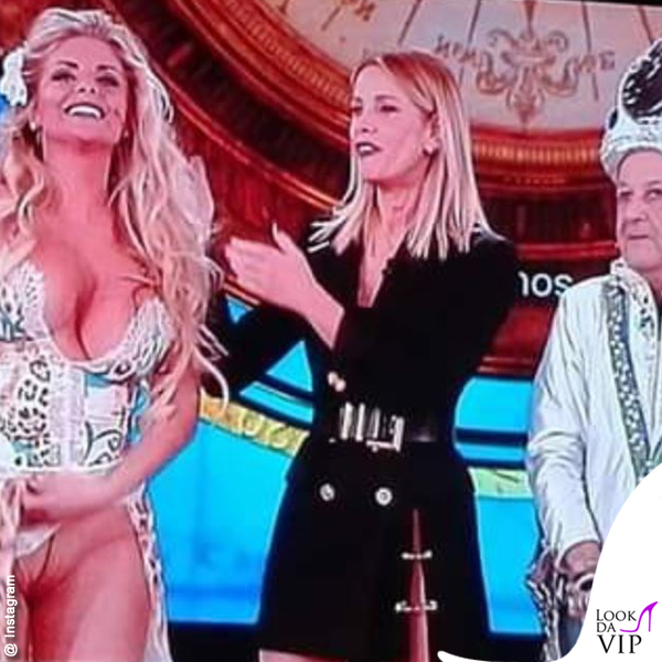 Isola prima puntata Francesca Cipriani vestito Danilo Forestieri inguine