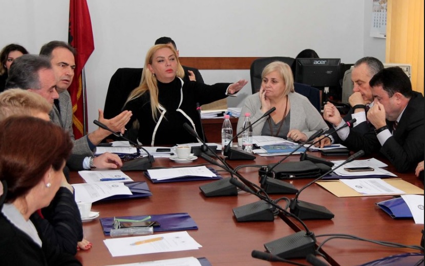 Lleshaj nuk shkon në Komisionin e Medias, Vokshi: Ministrat shkelin Kushtetutën komisioni medias