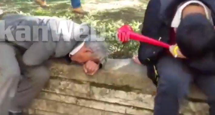 Pamje dramatike: Protestues, gazetarë e policë të "shtrirë" nga gazi lotsjellës 5 378120