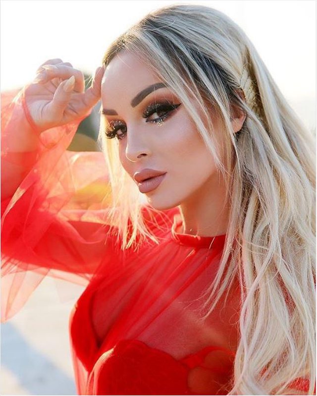 Adelina Berisha imiton Xhensilën dhe ngjashmëria do t’ju lë gojë hapur 1 640 0 5c6ab76cedf10