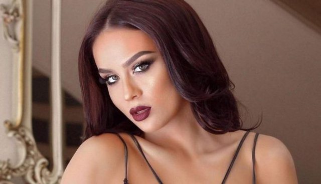 Adelina Berisha imiton Xhensilën dhe ngjashmëria do t’ju lë gojë hapur 5 640 0 5c6ab76f9ade3