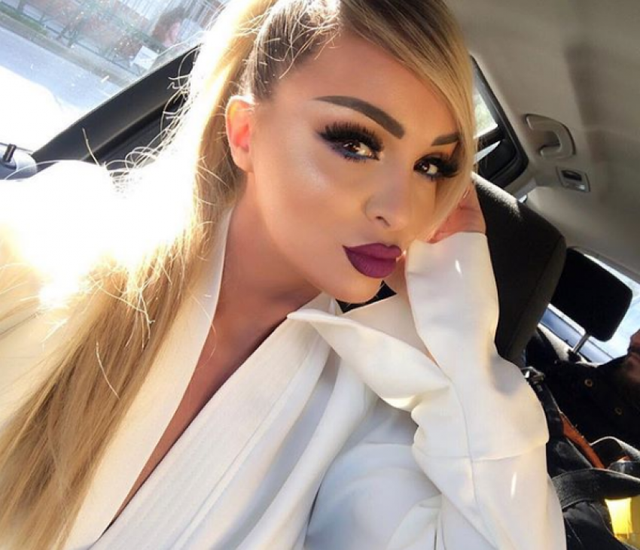 Adelina Berisha imiton Xhensilën dhe ngjashmëria do t’ju lë gojë hapur 6 640 0 5c6ab7703efc7