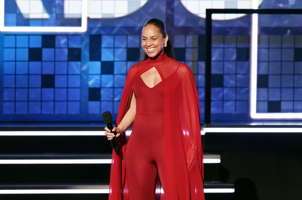 Alicia Keys edhe pa grim rrëmben vëmendjen në “Grammy Awards” 2 Alicia Keys 1