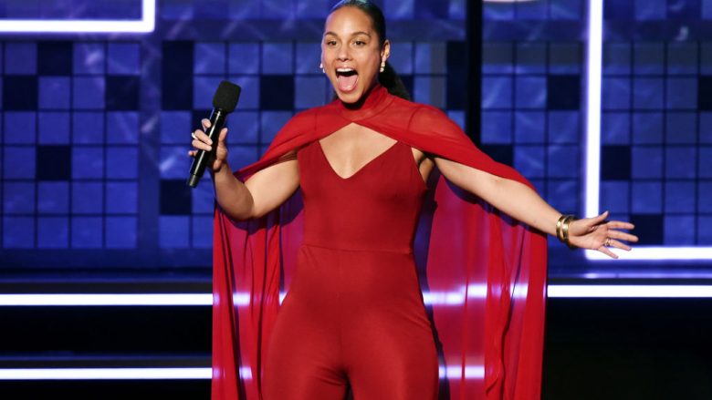 Alicia Keys edhe pa grim rrëmben vëmendjen në “Grammy Awards” 1 Alicia Keys