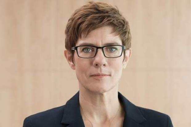 Pasardhësja e Merkel: Europa duhet të përshtatet për të mbijetuar Annegret Kramp Karrenbauer