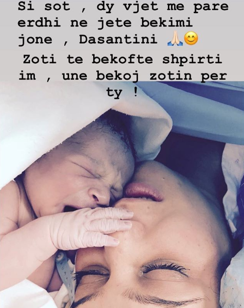 Aktorja e ‘Portokallisë’ i emocionon të gjithë në dy vjetorin e lindjes së djalit të saj 1 Delina