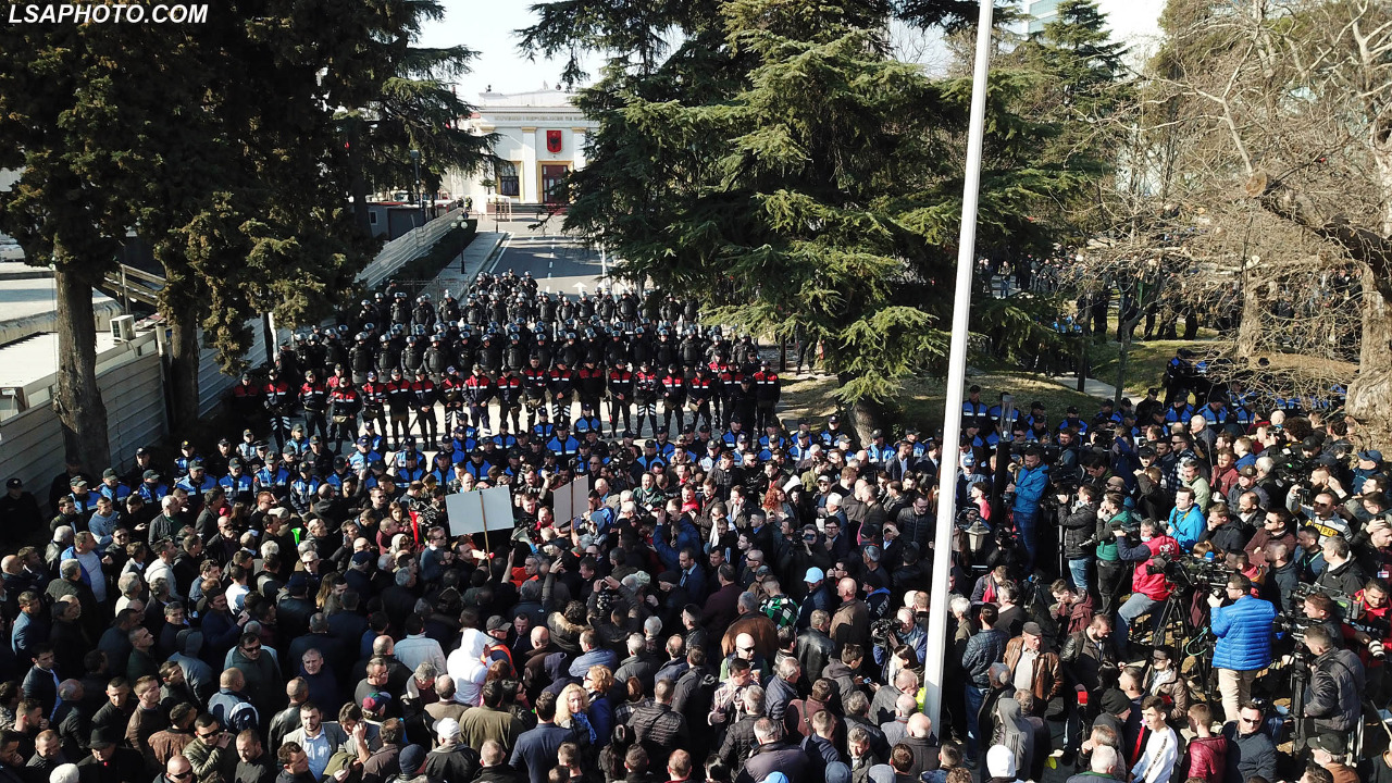 LSA PROTESTE 8