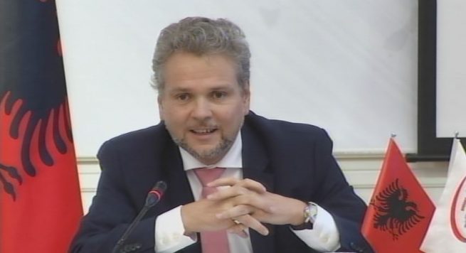 PROTESTA/ Diplomatët me një zë kundër opozitës: Ishin mirë derisa nisën të fluturonin… amb austriak