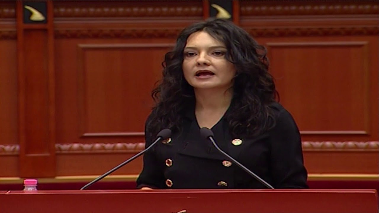 Spiropali reciton poezi për Haxhi Qamilin në Parlament elisa spiropali