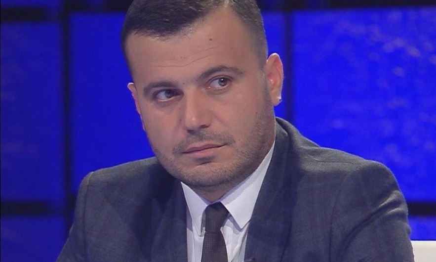 Denoncon gazetari: Koncesion për pompat në karburante. Pse hesht opozita? klod tomorri