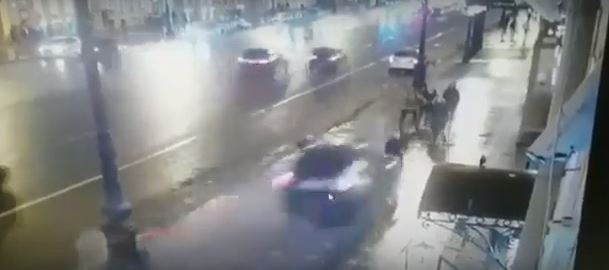 VIDEO/ Horror, makina merr përpara këmbësorët mak 2