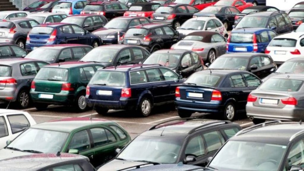 Ndalimi i importit të makinave të vjetra, ministrja Balluku kërkon anulimin e vendimit makina 2
