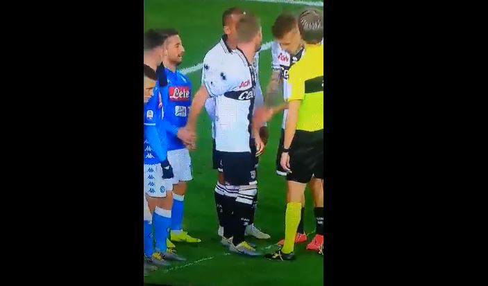 VIDEO/ Mertens i fut gishtin kundërshtarit, shikoni videon që po merr miliona klikime mertens