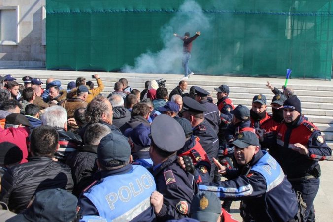 Policia: 15 të arrestuar pas protestës. Ja kush janë! protesta 33