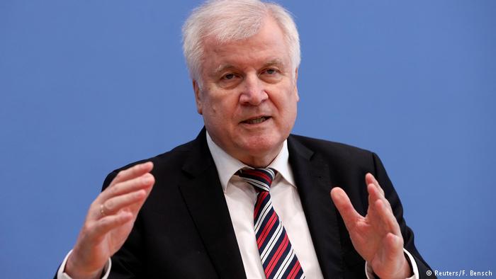 Gjermani, penalizim për “azilkërkuesit gënjeshtarë” seehofer