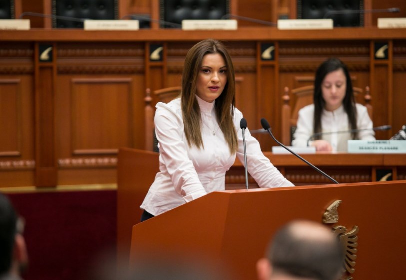 Nga televizioni në politikë, kush është zv/ ministrja e re e Arsimit 11 tey5y45y45ju