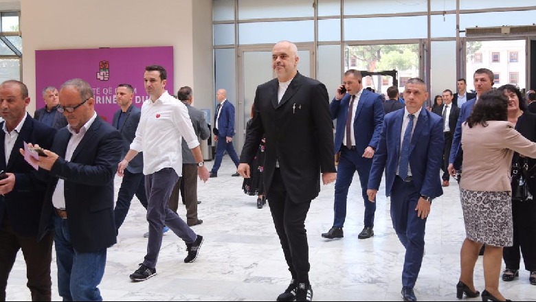 Detajet pikante / Rama i shoqëruar nga Veliaj, të dy me atlete në Kongresin e PS 1553333483 rama