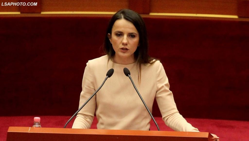 Zyrtare/ Rudina Hajdari: S’e dorëzoj mandatin, qëndrimi në parlament vendim i duhur 2 15