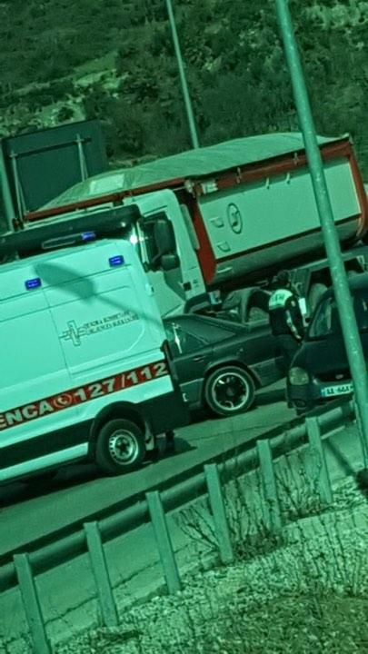 Aksident i rëndë në Krrabë, kamioni përplas “Benzin” 379970