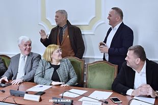 FOTO-LAJM / Kush e bën Tom Doshin të buzëqeshë?! 1 52344298 2261678347431514 5548593938178244608 n