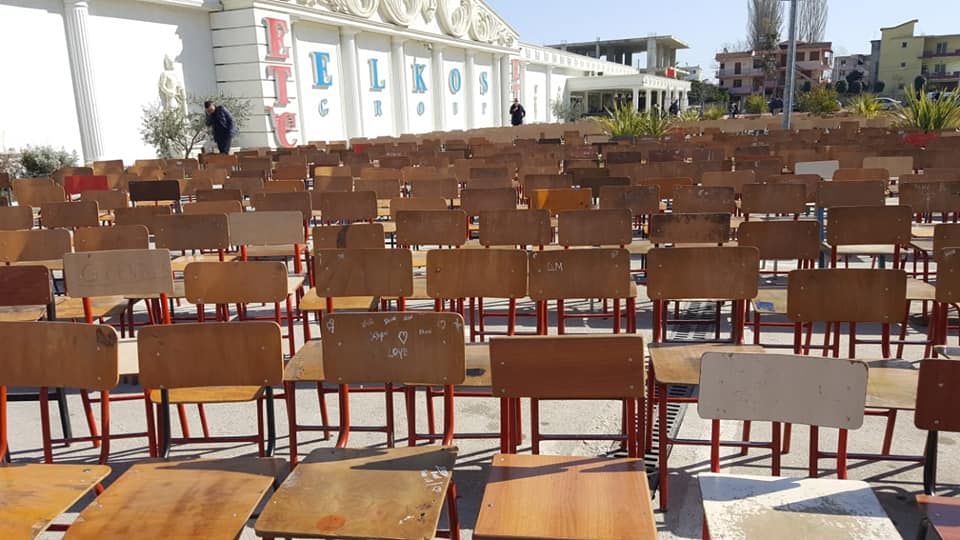 Deputeti i PD denoncon: Ja si po vihen shkollat në shërbim të kryeministrit 53636669 2252414235085964 4648238818636333056 n