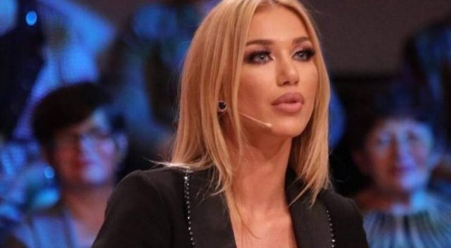 Jo vetëm e bukur, por edhe e shkolluar! E dinit që Adelina Tahiri ka dy fakultete? Adelina Tahairi