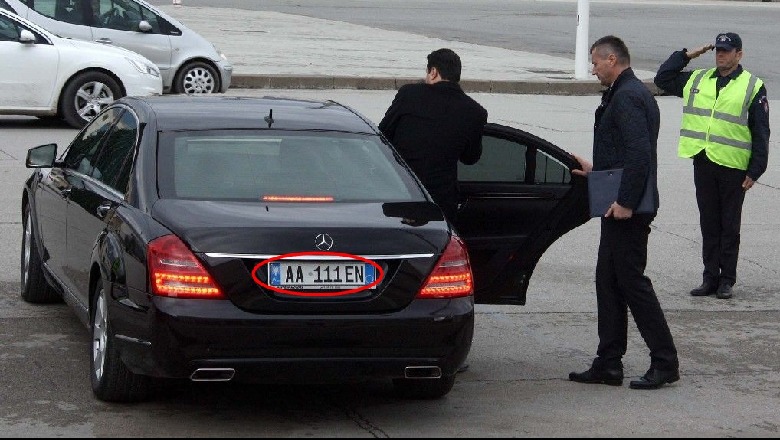 Basha video-selfie në autostradë, zbulon padashje Benzin luksoz Basha traga