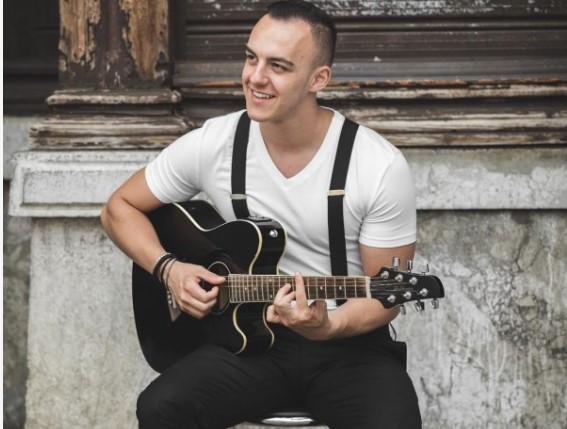 John Shahu i ‘Mike’: Melodinë e këngës së famshme e kisha gati dy vite para publikimit Joni