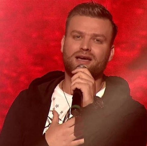 Këngëtari i njohur: Qëkur jam ndarë nga e fejuara nuk më ikën boshllëku Mateus 1