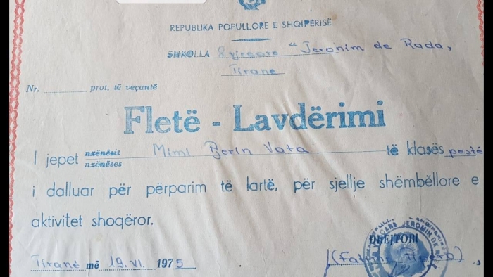 Ish-ministrja, Mimi Kodheli publikon fletën e lavdërimit të klasës së pestë 1 Mimi