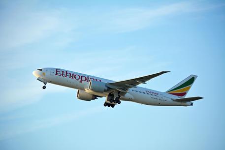 Rrëzohet avioni në Kenia, humbin jetën 157 pasagjerë aVIONI