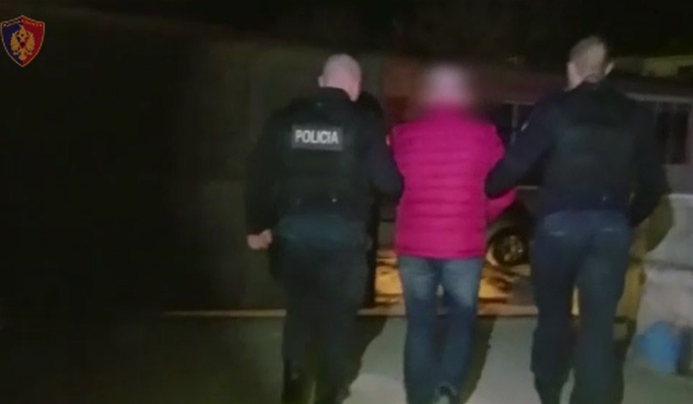 “Befasia” vë në pranga babë e bir, në banesë iu gjetën armë e drogë (VIDEO) befasia