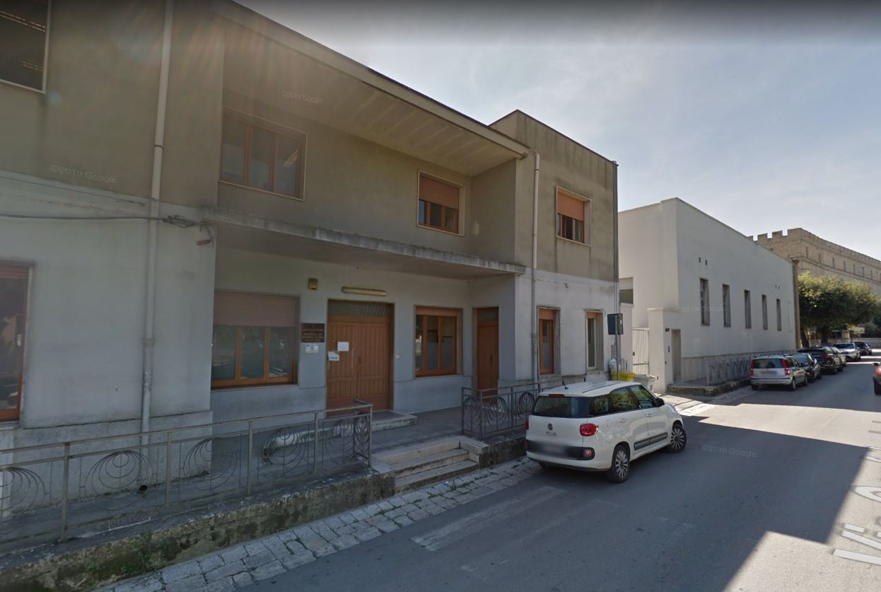 Shqiptari godet me thikë kunatin në ambientet e bashkisë pas sherrit centro impiego ff