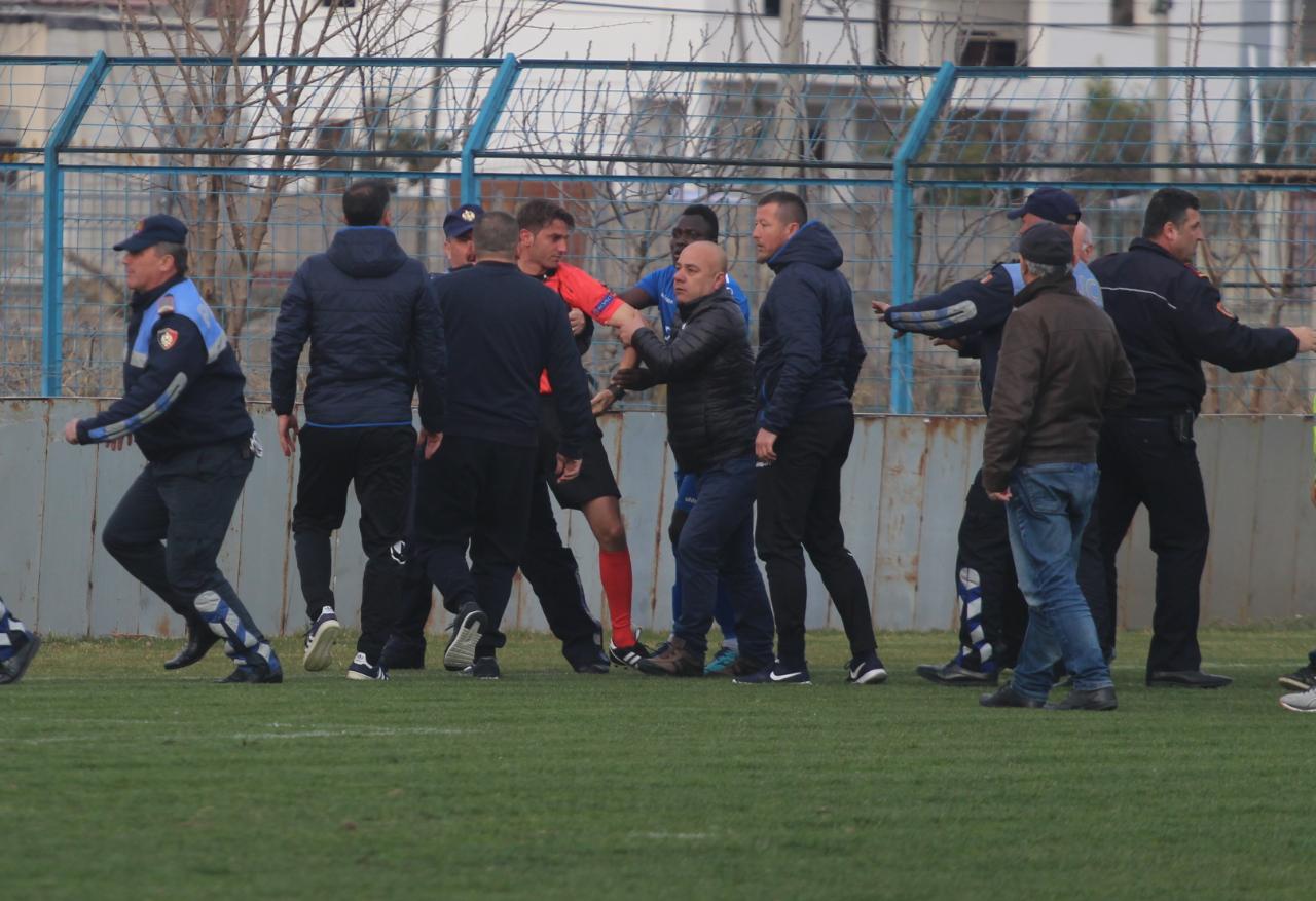 Goditën gjyqtarin, policia mësyn në Kamëz dhe shoqëron 20 persona dhuna