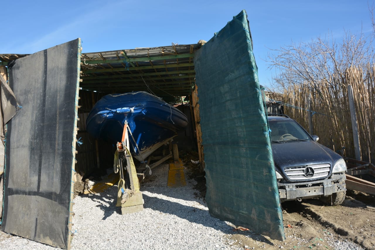 Përdoreshin për trafik droge? Gjendet e fshehur gomonia dhe dy fuoristrada gomone