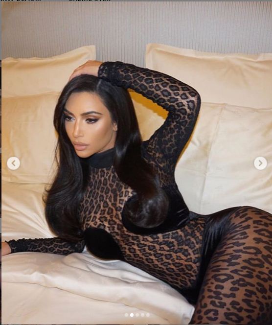 Kim Kardashian "përvëlon" me veshje leopardi 3 kimm