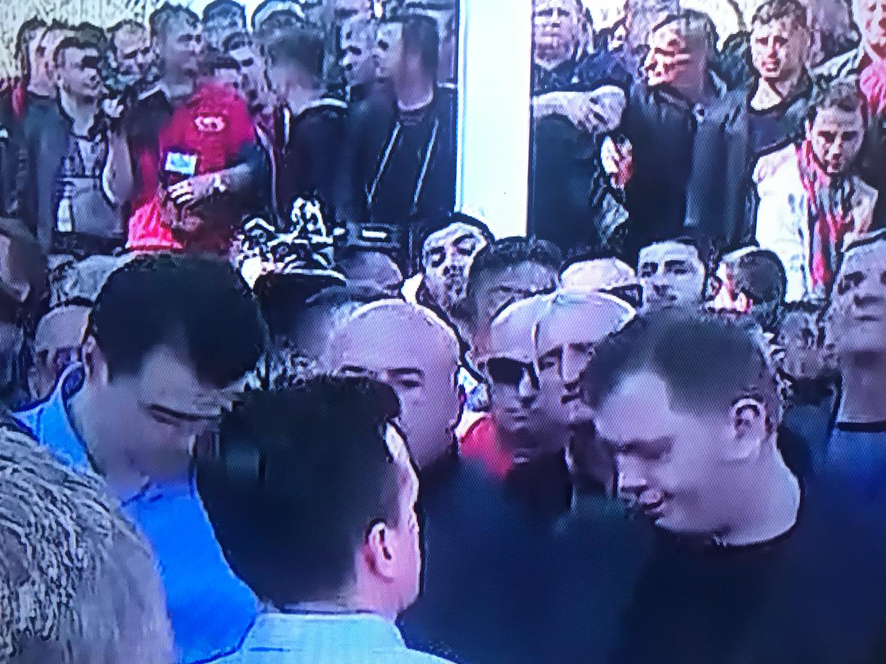 Motra nuk e la mandatin, Kiri Hajdari sërish në krah të Bashës në Kuvend kiri me bashen
