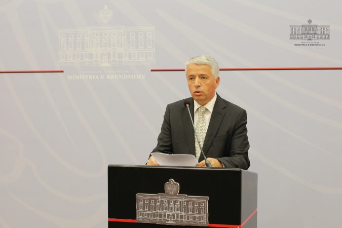 Grabitja në Rinas, ministri i Brendshëm i përgjigjet PD: Edhe në momentin e përplasjes me armë sulmojnë… lleshaj