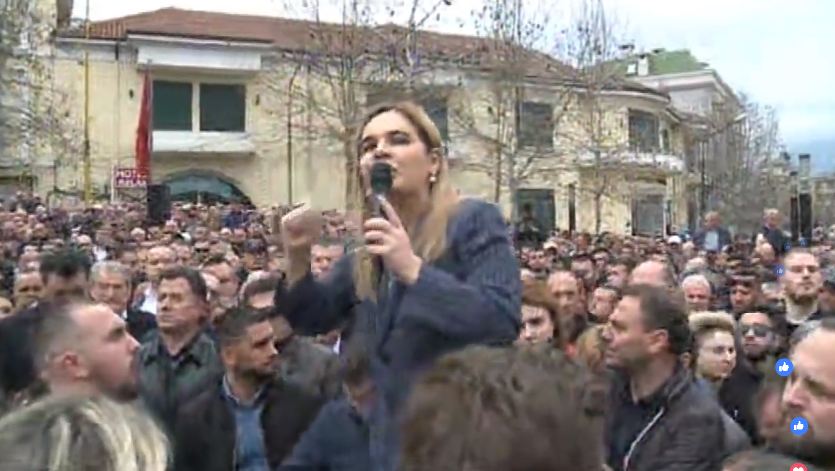 Kryemadhi apel të fortë policisë: Hiqini ato uniforma se do t’ua bëjnë duart me gjak monika1