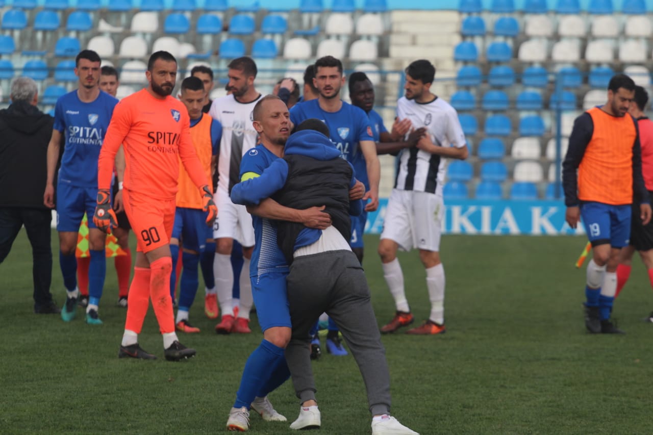 Me lot në sy dhe pa punë, ja si e mësuan vendimin futbollistët e Kamzës ok