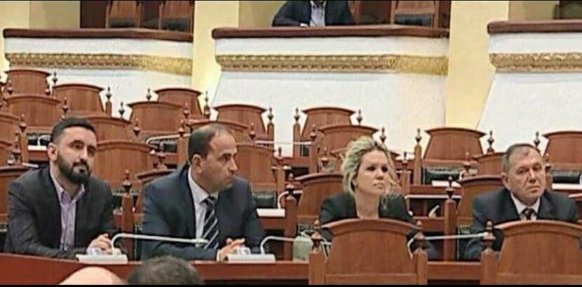 Morën mandatin e deputetit, zbulohen detyrat që iu caktuan sot 4 “tradhtarëve” të LSI-së opozita lsi