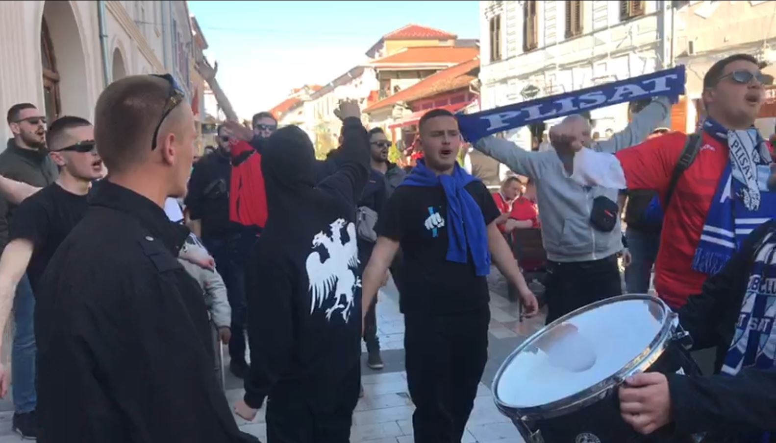 Video/ Shqipëria sfidon Turqinë, “Plisat” pushtojnë Shkodrën plisat 1