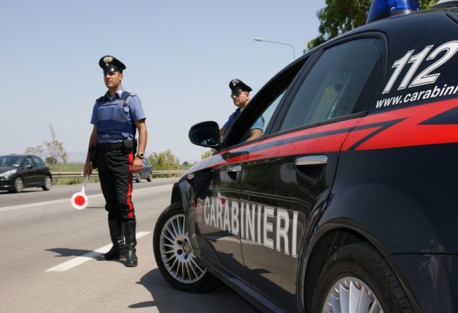 Lidhën të moshuarin dhe e grabitën, si u zbulua shqiptari në Itali. Një nga fqinjët… policia italiane