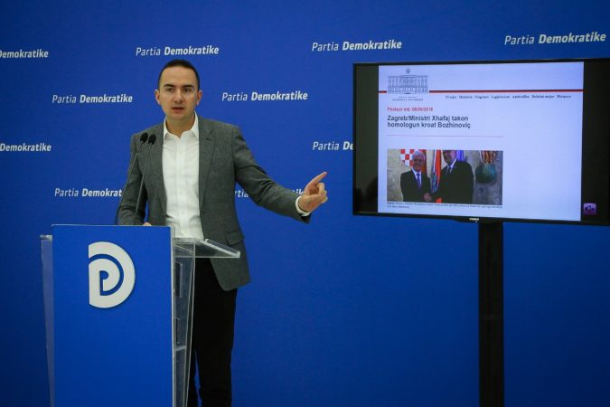 PD kallëzon shefin e Policisë së Fierit e 4 prokurorë: Kush është “shefi i madh” që përmend Alizoti? salianji konference