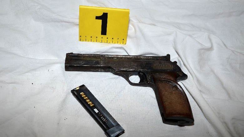 Shkodër/ Policia arreston ‘të dehurin’ e armatosur 1556744244 pistoleta