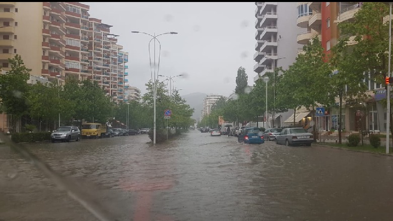 Vlora nën ujë, në këto akse qarkullohet me vështirësi 1557041194 f2718276418b4440b555453f5574fb16