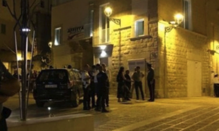Po e ndiqte…Mafiozi italian i Camorras përplaset në mes të rrugës me atentatorin (Video) 1ea9dd8fe318df5af9f3e97df0cff9fc L