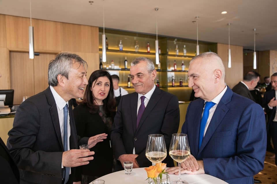 Perandori i ri i Japonisë bën bashkë Metën dhe Ruçin, trokasin gotat 59580906 2247242168655377 4791648609873428480 n