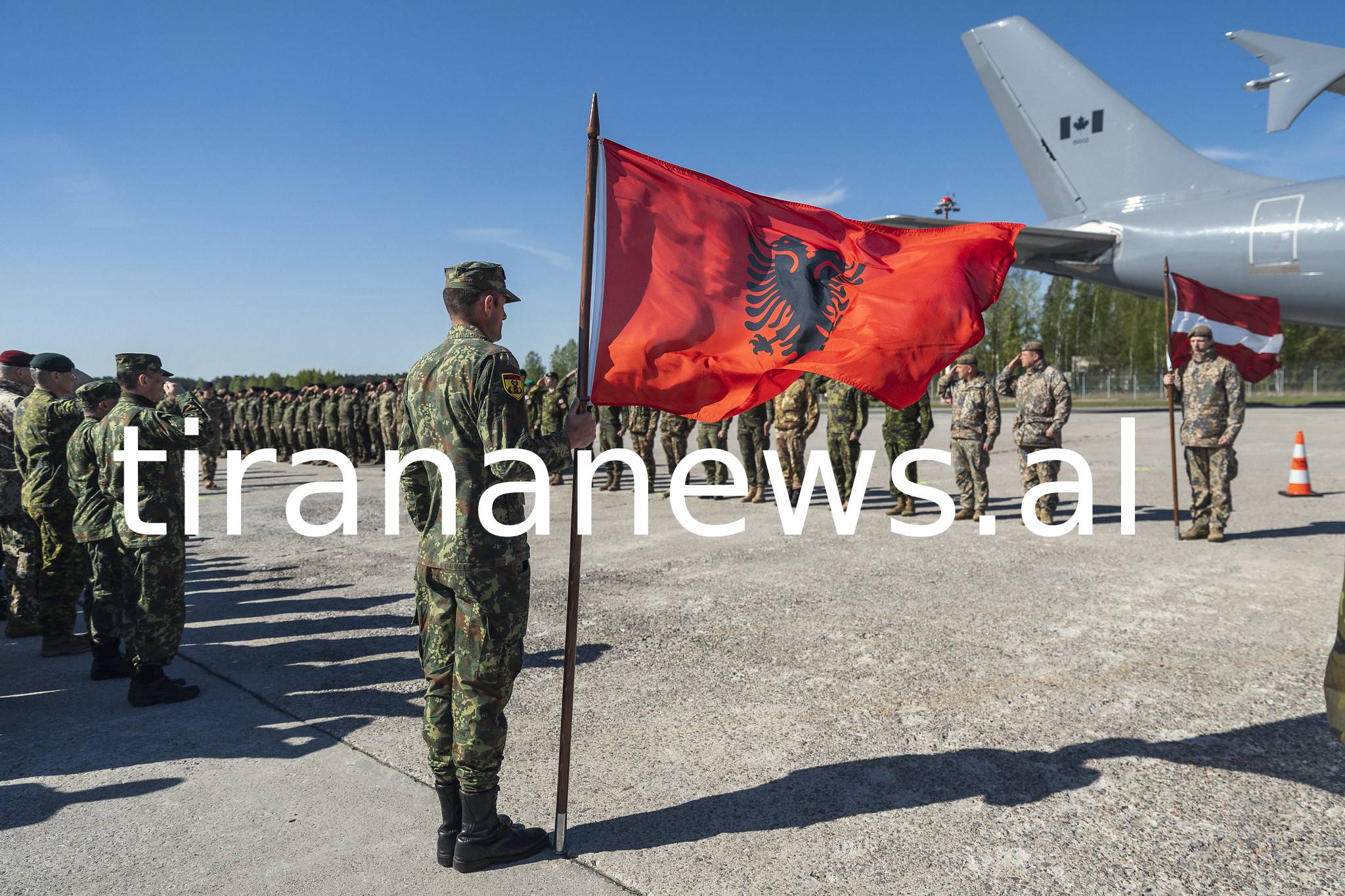 E mbështjellë me flamurin kombëtar, niset për në atdhe trupi i efektives Hasanaj. Ja fotot 6 6 2